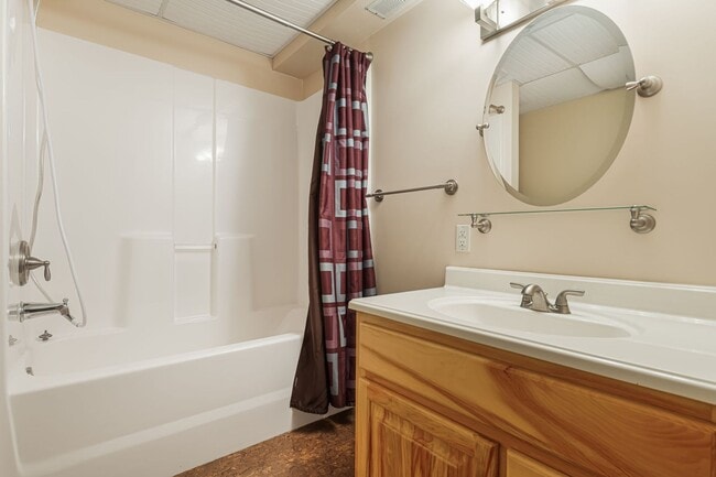 Building Photo - 3-Bedroom Home in North AVL with Studio an...