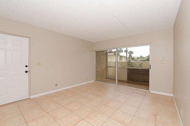 Building Photo - 1540 SE Royal Green Cir