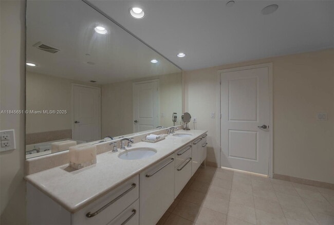 Building Photo - 3101 S Ocean Dr