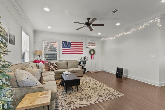 Building Photo - Spacious 3 Bedroom 3.5 Bath Available Fall 2026! Schedule your Tour and Apply today!