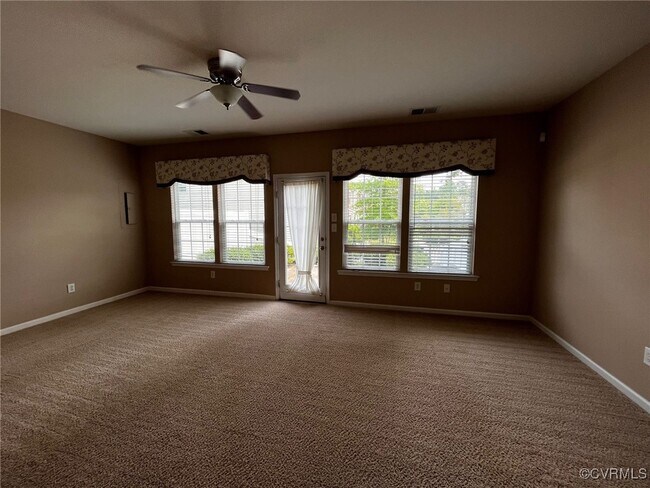 Building Photo - 8161 Creekside Village Dr