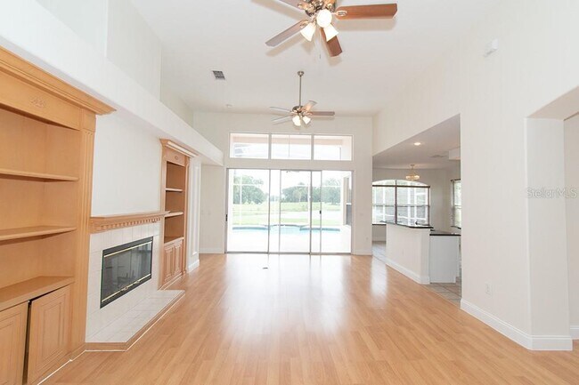 Building Photo - 1707 Golfview Dr