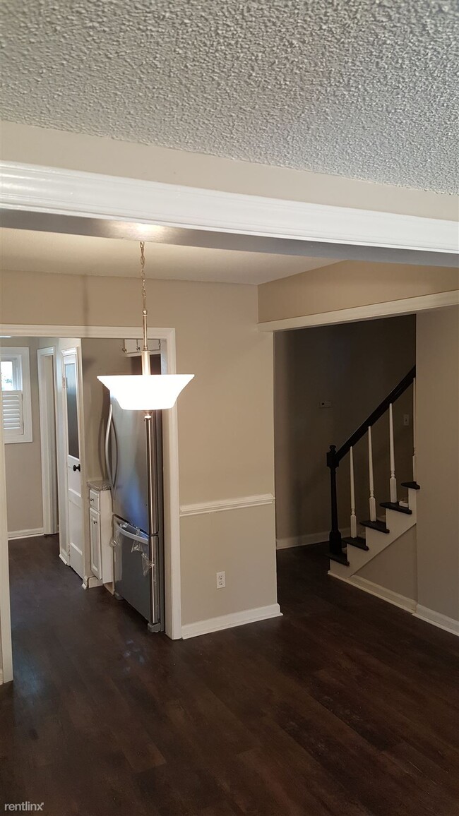 Building Photo - 2 br, 1.5 bath Condo - 6301 New Market