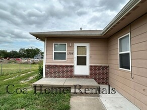 Building Photo - Northeast Duplex