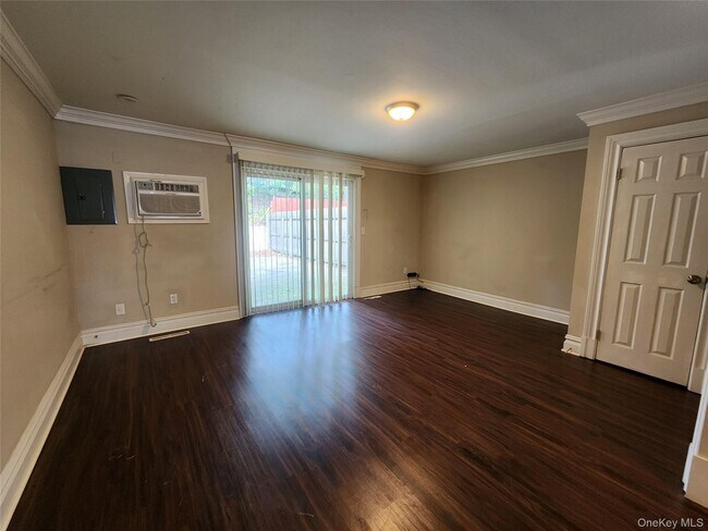 Building Photo - 12 Roosevelt Dr