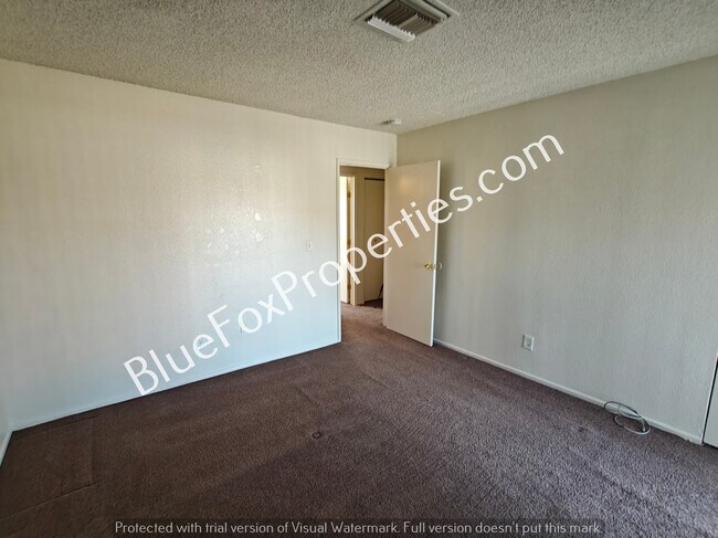 Building Photo - 4122 E Bermuda St