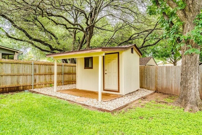 Building Photo - 16517 Spotted Eagle Dr