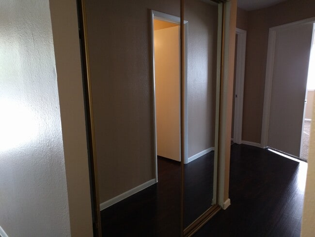 Building Photo - 848 Jeri Ln