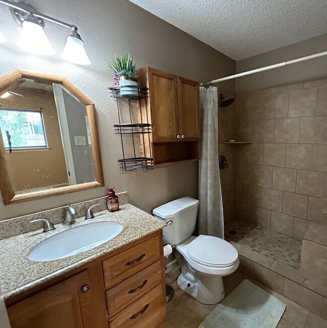 Building Photo - 3BED/2BATH Home For Rent Near Steubing Ranch! Available Now!