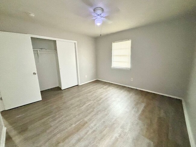 Building Photo - 413 Freestone Dr
