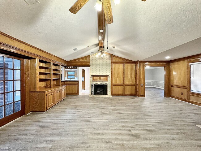 Building Photo - 3 br, 3.5 bath House - 4807 Country Club Vw