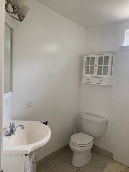 Building Photo - 415 Laurent St