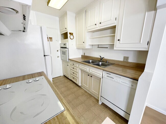 Building Photo - 960 Larrabee St