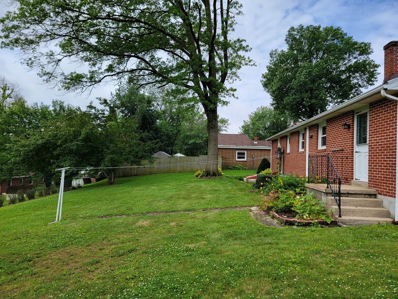 Building Photo - 630 Hampden Rd