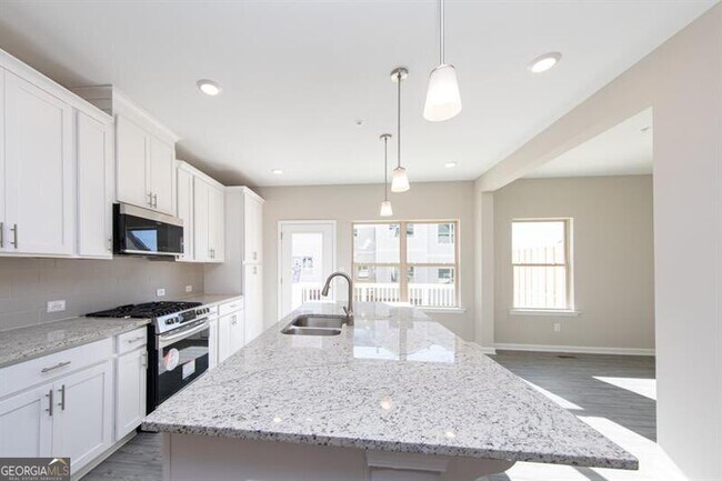 Building Photo - 272 Commons Ave