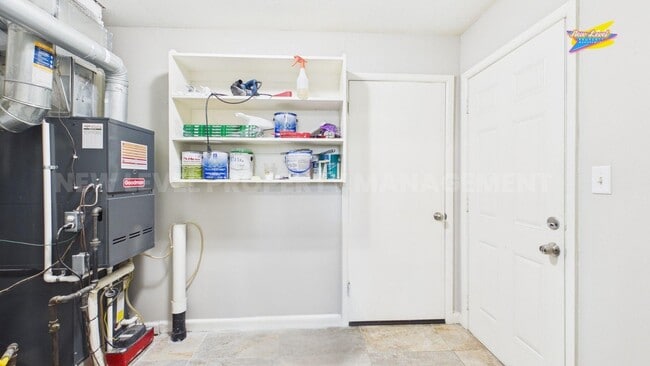 Building Photo - 886 S Fabrique Dr
