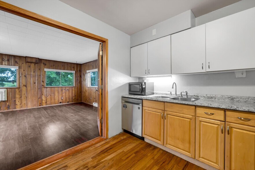 Building Photo - 8593 Engler ave