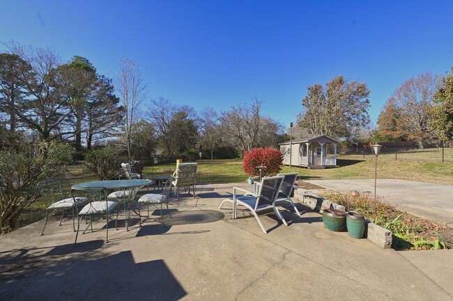 Building Photo - **WELL LOVED ONE LEVEL RANCH HOME WITH BEA...