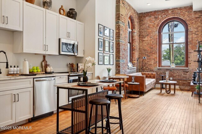 Primary Photo - 179 Chelsea Ave