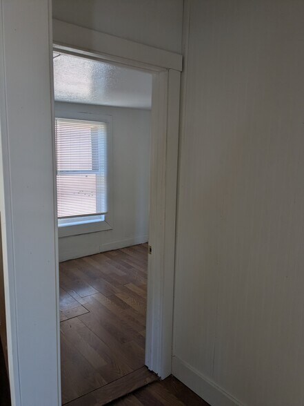 Building Photo - 811 Plum Ave