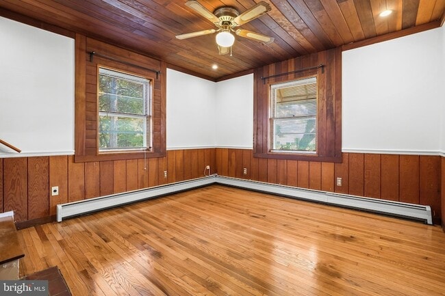 Building Photo - 2206 S Fern St