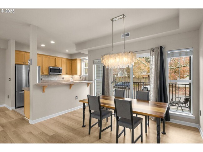 Building Photo - Beautiful Newly Renovated Spacious 3 Bedroom Home!