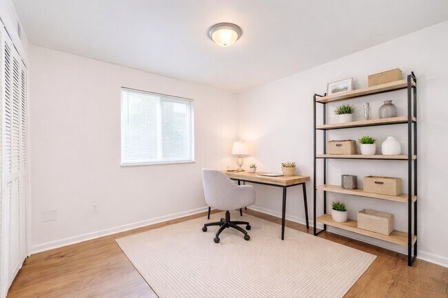 Building Photo - Avail July 1: 2BR Apt in Crafton, 1 Off Street Parking, AC, W/D included, Quartz Countertops, DW,...