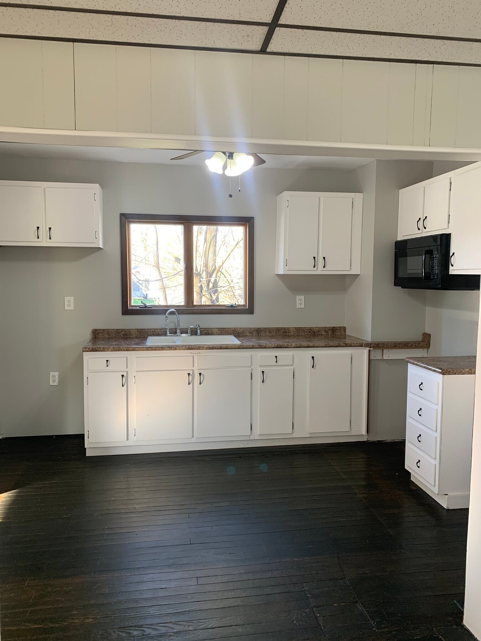 Building Photo - 126 E Caroline Ave