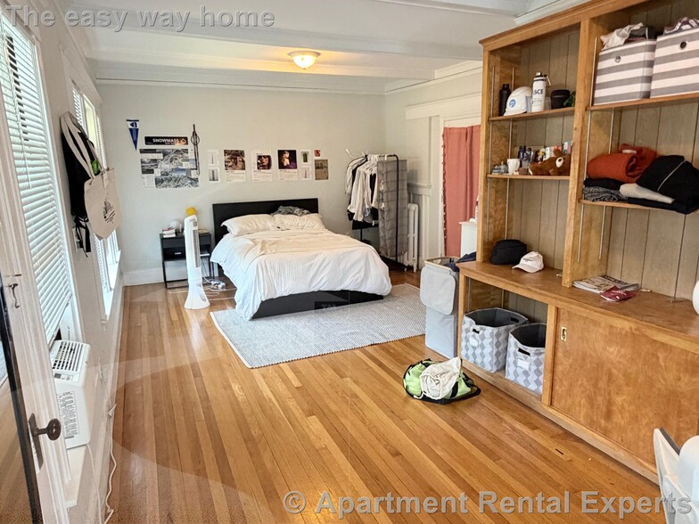 Building Photo - 34 Leonard St