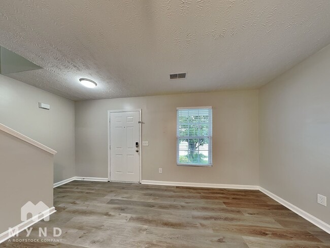 Building Photo - 2838 Creekbend Dr