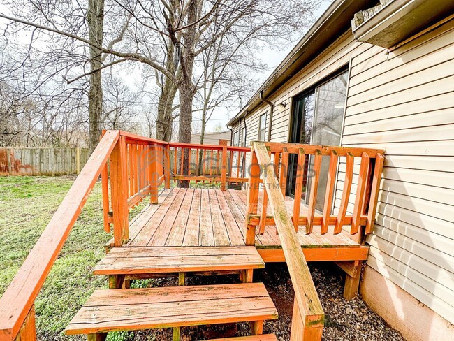 Building Photo - 2212 Doris Ave