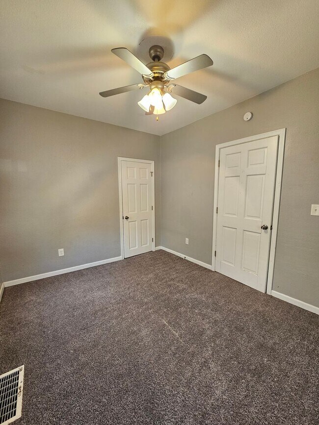 Building Photo - 1112 12th St.