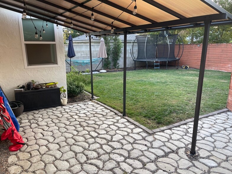 Building Photo - 863 N 11th Ave