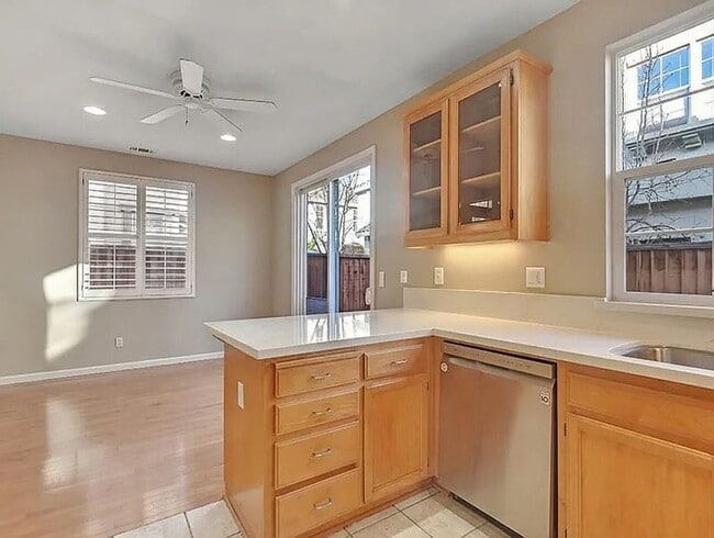 Building Photo - Beautiful Home in Highly Desirable Location