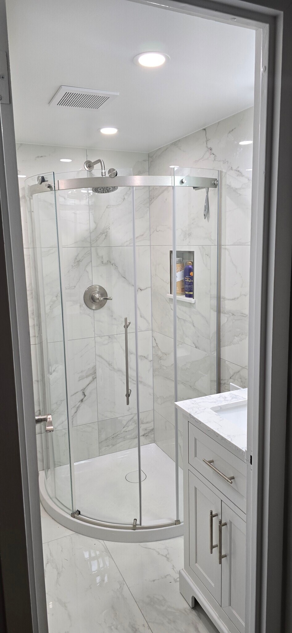 Sliding door shower - 501 Slaters Ln