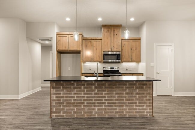 Building Photo - 1617 Legacy Dr