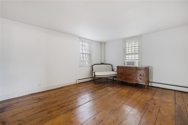 Building Photo - 73 Thames St