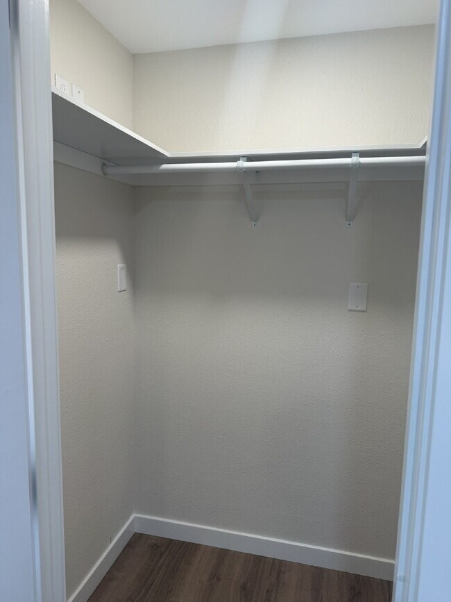 Building Photo - Charming 1-Bed Retreat in Kent: Cozy 460 Sq Ft Unit with Full Bath!