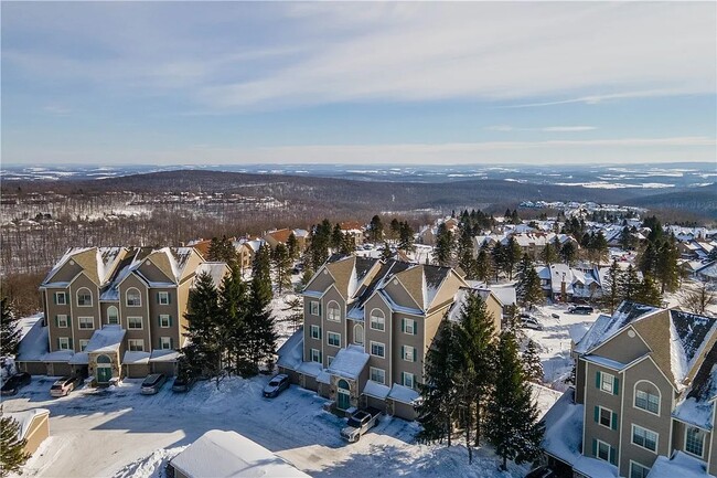 Building Photo - 8120 Stonegate Dr