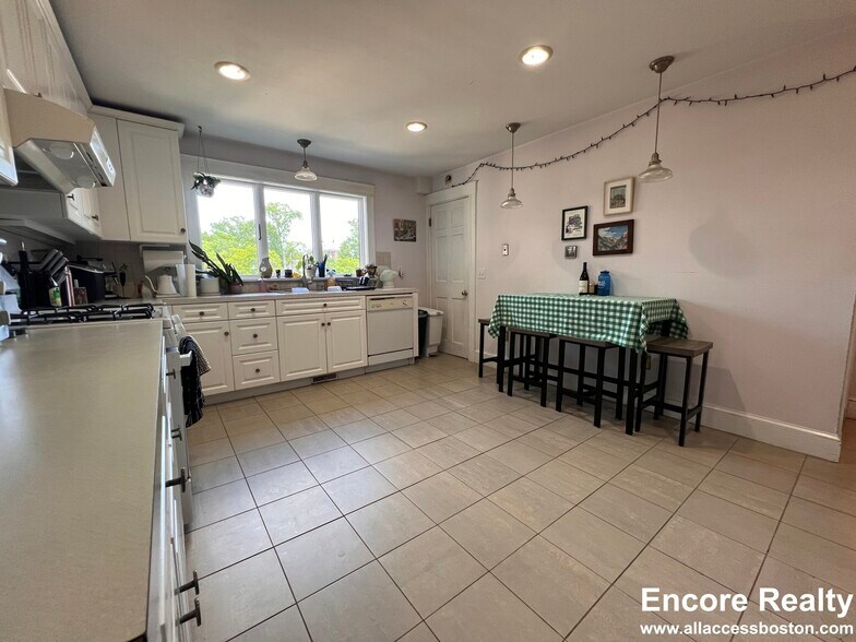 Building Photo - 9 Kenwood St