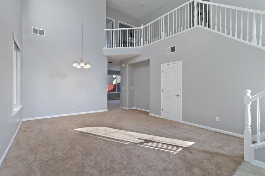 Building Photo - 353 Rosebriar Pl