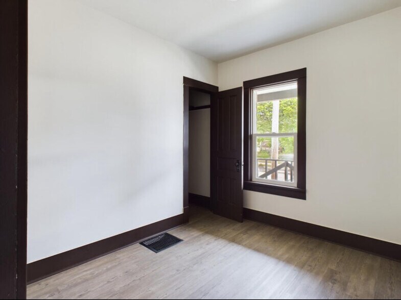 Building Photo - 2018 Monroe St