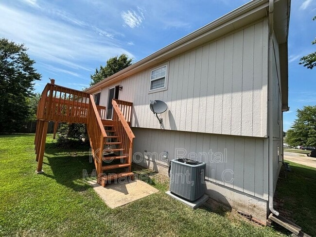 Building Photo - 501 Regina Ct