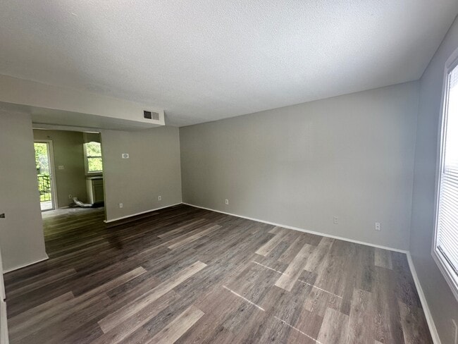 Building Photo - 1472 Sherwood Dr