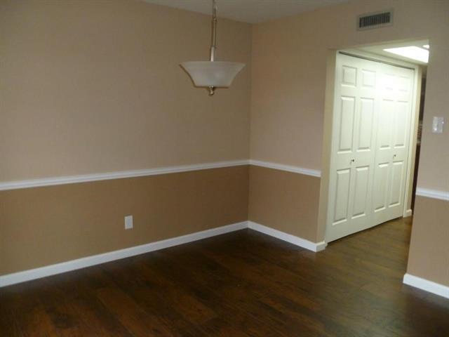 Building Photo - 4816 Roberts Dr