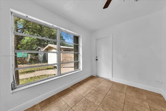Building Photo - 6221 SW 35th St