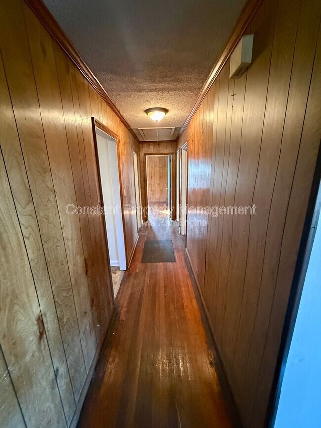 Building Photo - 202 Realty St