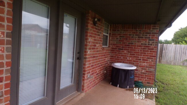 Building Photo - Pets Negotiable with Owner Approval!