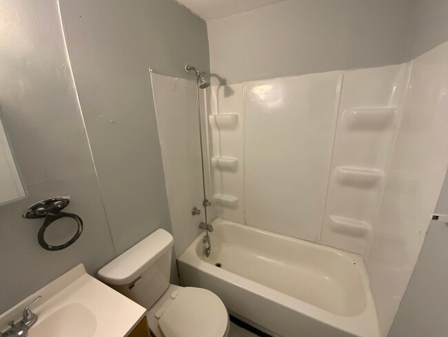 Building Photo - 905 Southmoor Dr