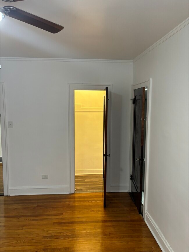 Building Photo - 7935 S Ellis Ave